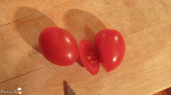 trancher la tomate pour faire un plat