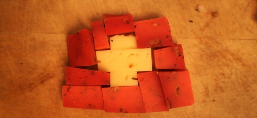 croix suisse en fromage pour 1er août