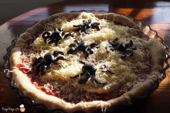 recette-de-pizza-maison-halloween-araignee